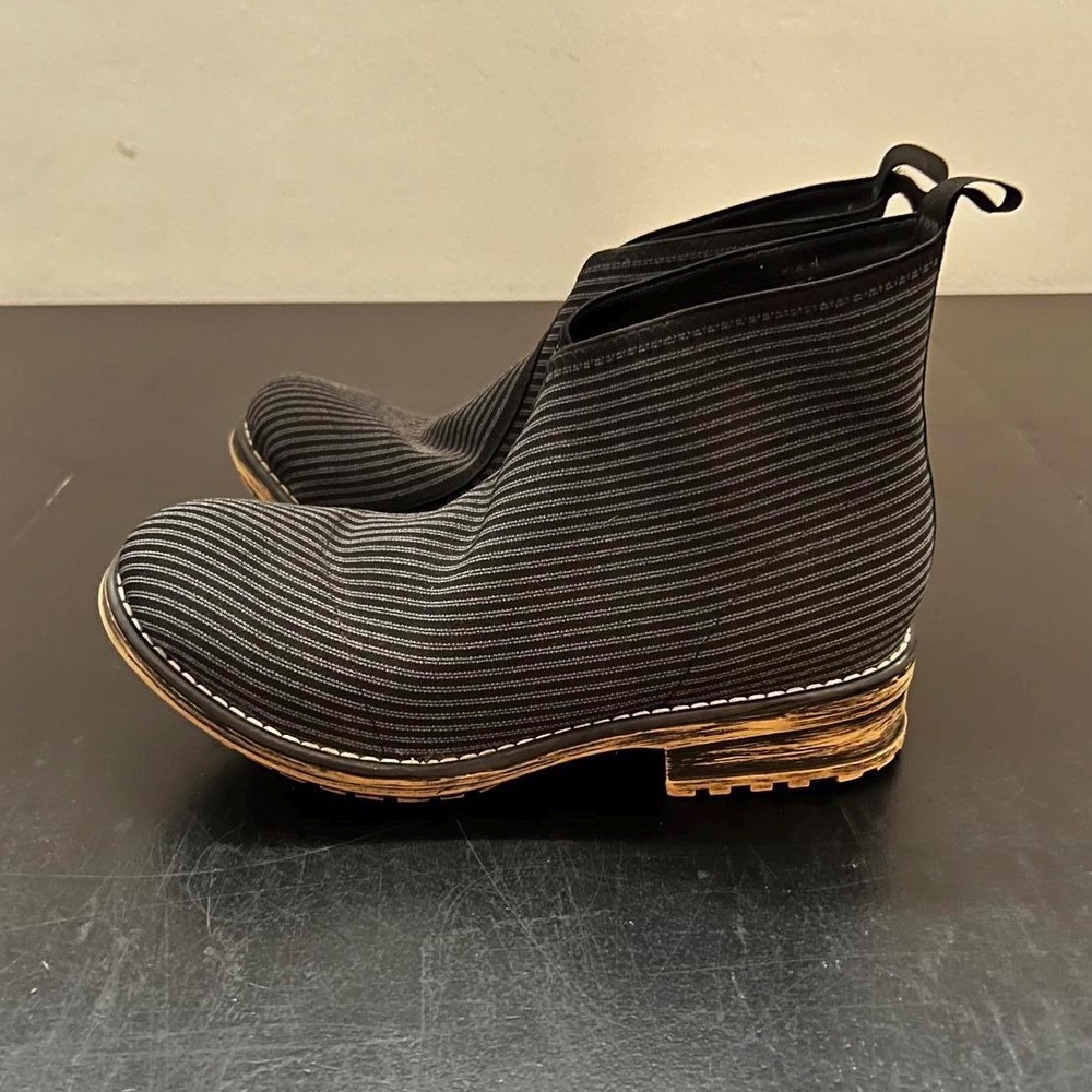 Roan Ankle Boots Black Striped Fabric Lug Sole Size 9